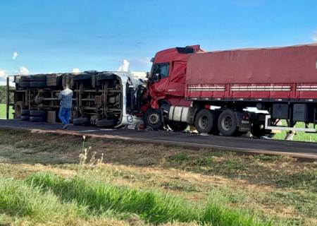 Caminhoneiro morre em acidente na BR-163 entre Caarapó e Juti